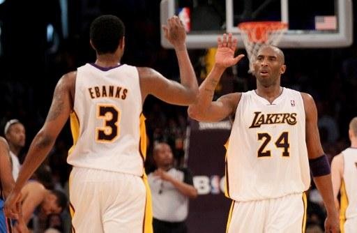 Kobe Bryant comemorou a vit&oacute;ria sobre Oklahoma City Thunder na NBA