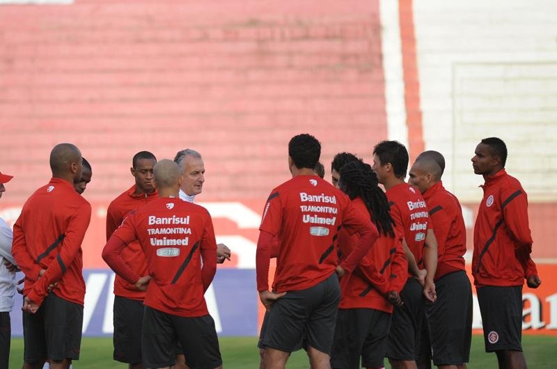 Dorival J&uacute;nior orientou treino com foco total na decis&atilde;o