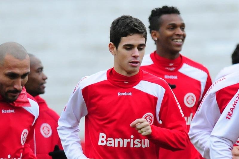 Den&uacute;ncia no STJD quer que Oscar pare de treinar no Inter e se apresente em S&atilde;o Paulo