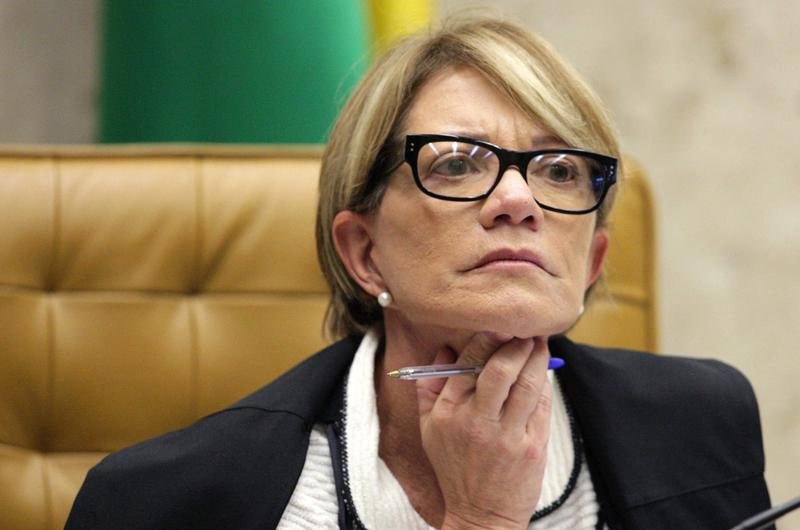 Debora Duprat em sess&atilde;o plen&aacute;ria que julga ADPF