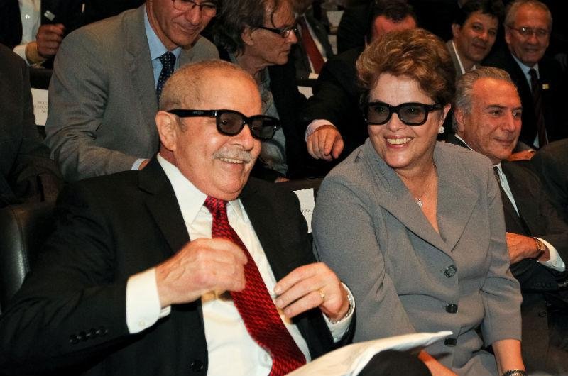 Document&aacute;rio mostra posse da presidente em  2011
