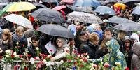 Noruegueses se reuniram para protestar contra atirador que matou 77 pessoas no ano passado