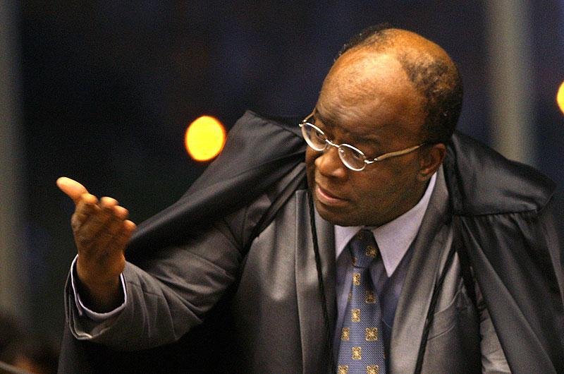 Ministro Joaquim Barbosa no julgamento de a&ccedil;&otilde;es contra cotas em universidades p&uacute;blicas