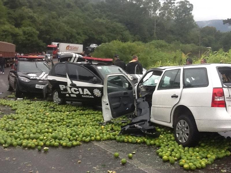 Acidente envolveu seis carros