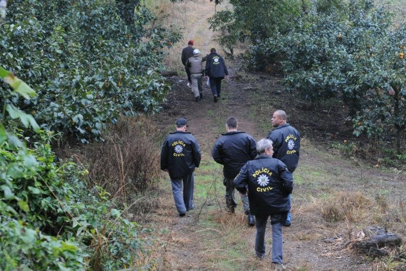 Cerca de 140 policiais civis em 50 viaturas cumpriram 30 mandados de busca e apreens&atilde;o