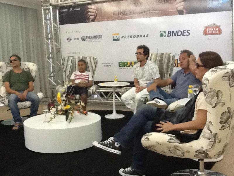 Atores, diretor e produtores debatem filme &Agrave; Beira da Estrada