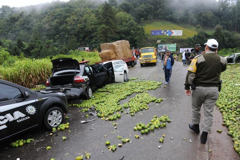 Acidente na Serra deixou dois mortos e sete feridos