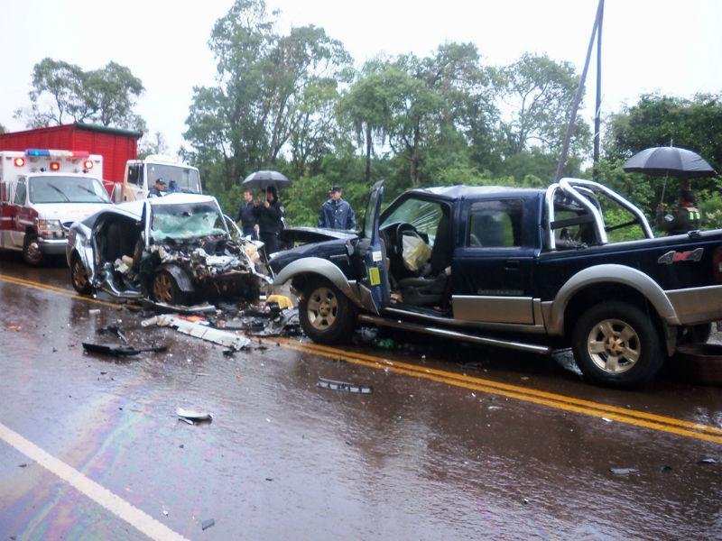 Choque frontal entre Astra e Ford Ranger ocorreu nesse s&aacute;bado
