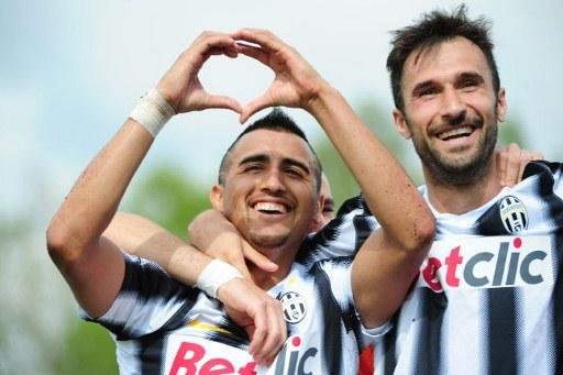 Juventus goleia Novara e fica perto do t&iacute;tulo italiano