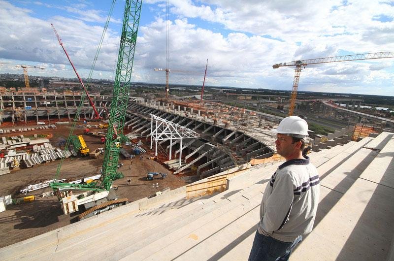 Come&ccedil;am obras para erguer cobertura da Arena do Gr&ecirc;mio