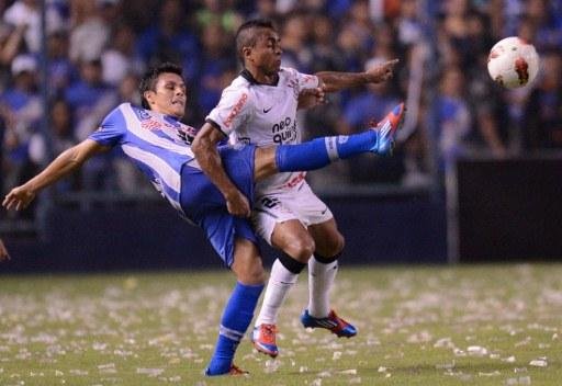 Corintianos reclamam de juiz, mas valorizam empate contra Emelec