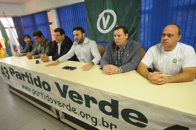 Dire&ccedil;&atilde;o da legenda comunicou o apoio ao petista no in&iacute;cio da tarde desta quinta-feira