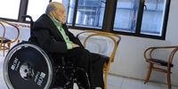 Boletim médico indica que arquiteto de 104 anos foi estabilizado, mas inspira cuidados