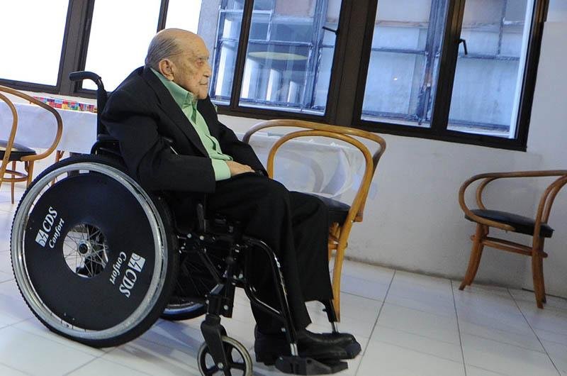 Boletim m&eacute;dico indica que arquiteto de 104 anos foi estabilizado, mas inspira cuidados