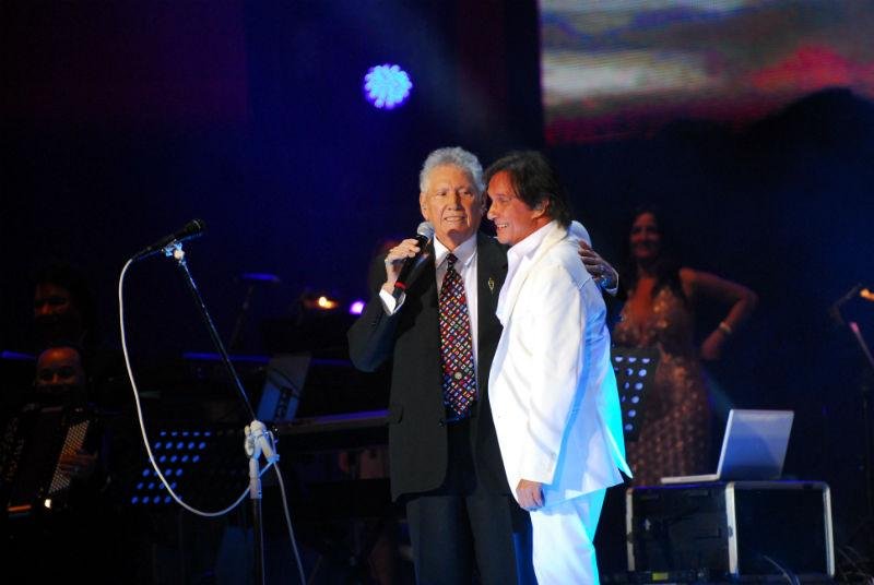 Tinoco se apresentou com Roberto Carlos em 2010