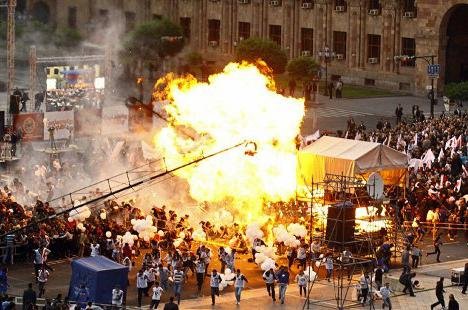 Explos&atilde;o de bal&otilde;es em com&iacute;cio na Arm&ecirc;nia fere ao menos 144 pessoas