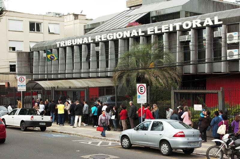 Justi&ccedil;a eleitoral faz plant&atilde;o &agrave;s v&eacute;speras do fim do cadastro para elei&ccedil;&otilde;es 2012