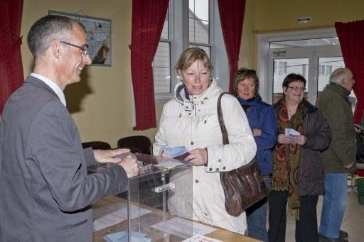 Frances que moram fora do pa&iacute;s come&ccedil;aram a eleger o futuro presidente da Fran&ccedil;a