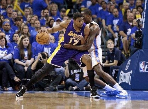 Thunder massacra Lakers e faz 1 a 0 nos playoffs