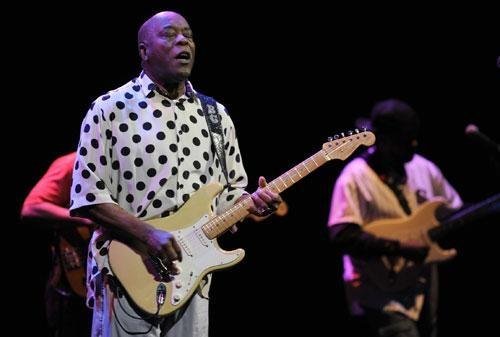 Buddy Guy coloca no palco seu mais recente trabalho musical 