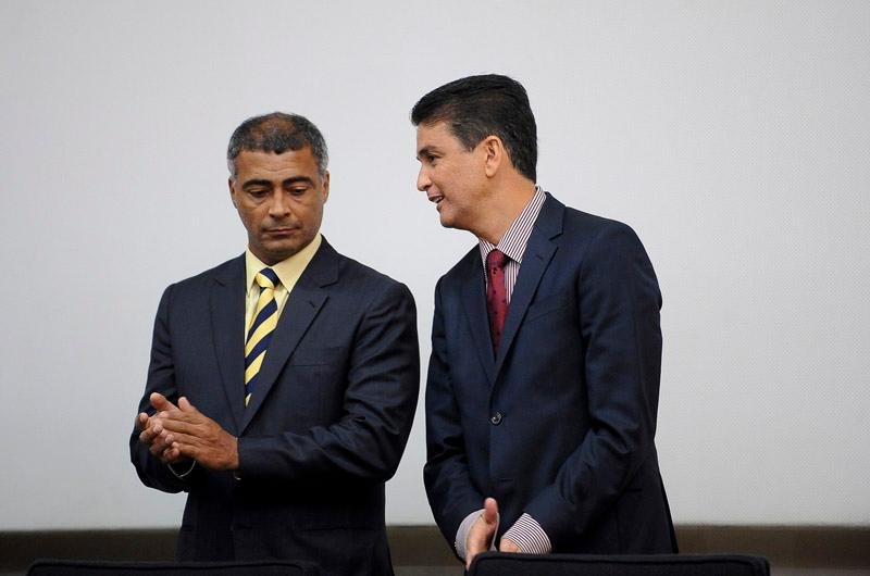 Deputado Rom&aacute;rio e Bebeto, integrante do Comit&ecirc; Organizador Local da Copa do Mundo de 2014, durante Semin&aacute;rio Brasil P&oacute;s-Copa 2014