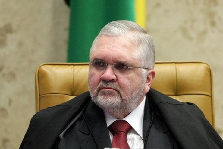 Gurgel recebe por escrito perguntas dos integrantes da CPI do Cachoeira