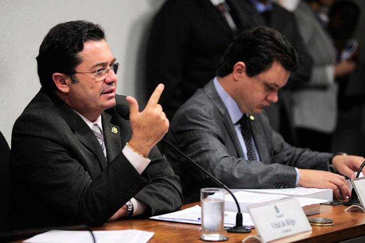 N&oacute;s n&atilde;o vamos blindar nenhuma pessoa que foi corrompida ou cooptada pela organiza&ccedil;&atilde;o criminosa, afirmou o relator da CPI, deputado Odair Cunha (PT-MG)