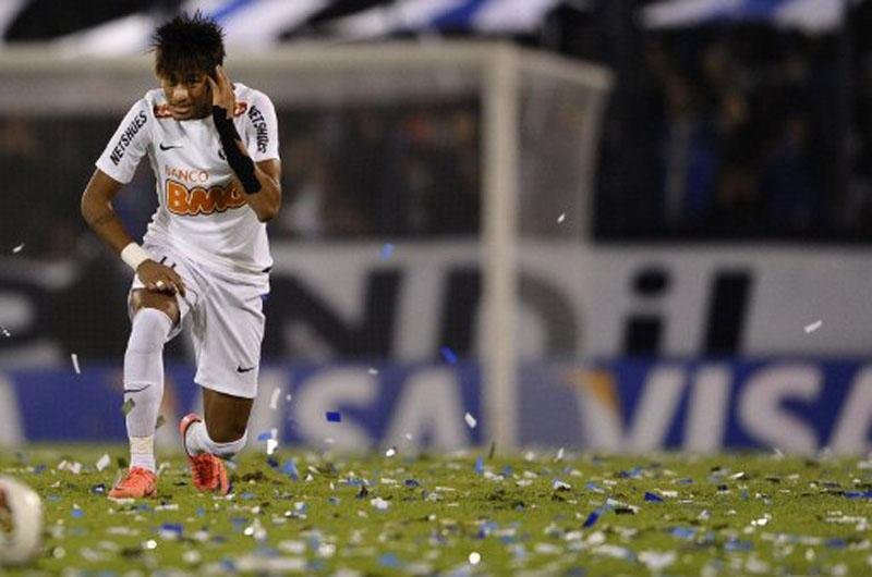 V&eacute;lez controla o Santos e garante vit&oacute;ria na Argentina