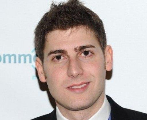 Senadores americanos decidiram preparar projeto de lei contra ex&iacute;lio fiscal de Eduardo Saverin 