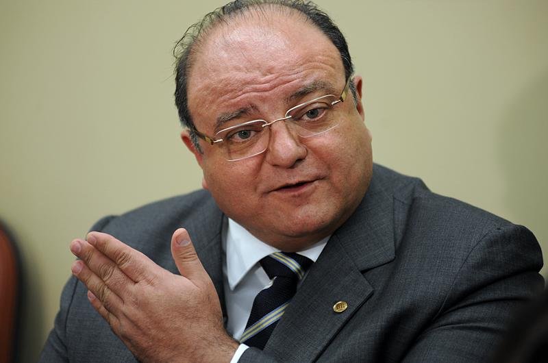 Deputado justifica mensagem enviada a S&eacute;gio Cabral durante CPI de Cachoeira