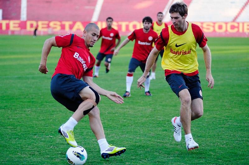  Inter  estreia no Campeonato Brasileiro com quase todo o meio de campo alterado