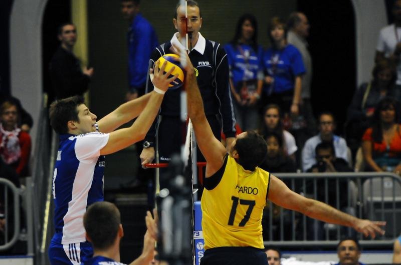 Brasil perde para a Pol&ocirc;nia na estreia da Liga Mundial de V&ocirc;lei