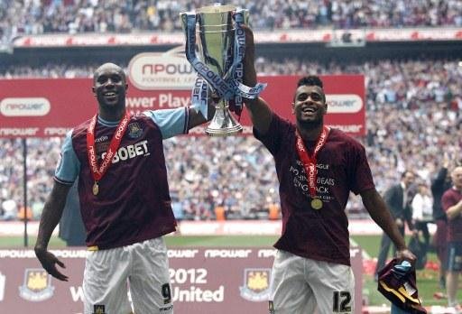 Carlton Cole e Ricardo Vaz comemoram volta &agrave; elite na Inglaterra