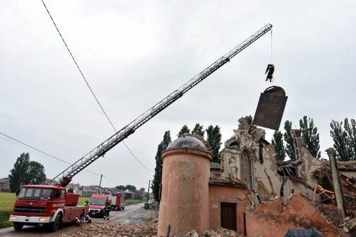 Premier antecipa retorno &agrave; It&aacute;lia ap&oacute;s atentado e terremoto