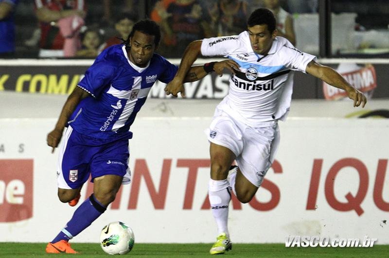 Luxemburgo ameniza derrota e critica gol anulado