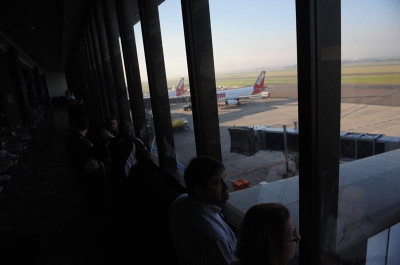 Aeroporto j&aacute; opera normalmente em Porto Alegre
