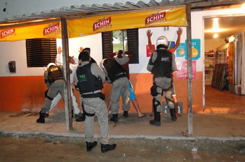 Policiais vistoriaram um estabelecimento de Rio Grande