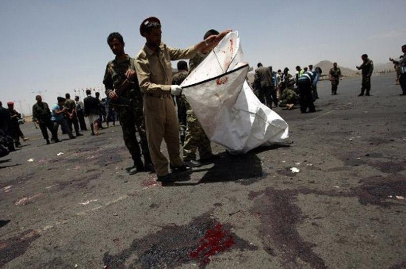Al Qaeda assumiu autoria de atentado que matou 96 militares em Sanaa 