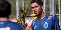 Willian Magrão comemora reencontro com Celso Roth no Cruzeiro