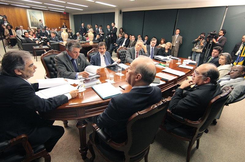 Ministros do STF aprovam liberar seus rendimentos e de servidores