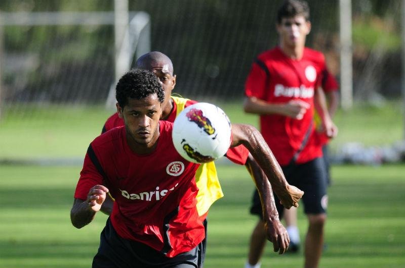 Volante exaltou a capacidade do Inter em superar os desfalques no Brasileir&atilde;o 