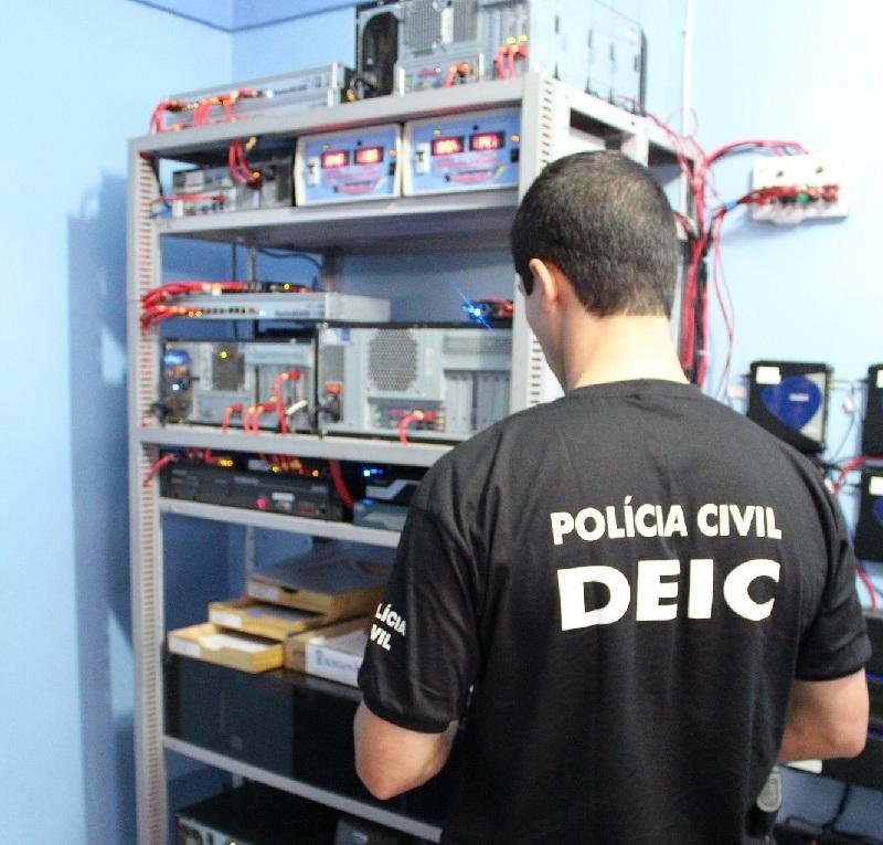 Diversos equipamentos foram localizados nas empresas