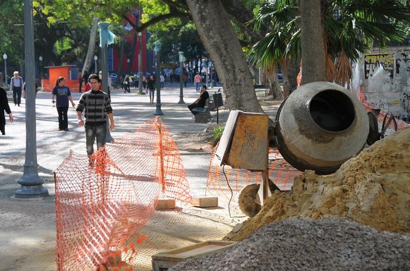 Parte das obras da pra&ccedil;a atrasou por causa das condi&ccedil;&otilde;es meteorol&oacute;gicas