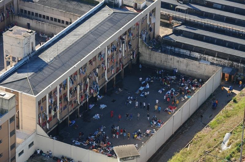 Transfer&ecirc;ncia de detentos do Pres&iacute;dio Central deve demorar dois meses
