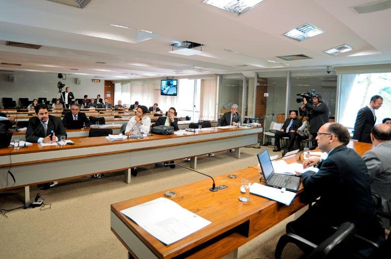 Fazer c&oacute;pia de CD para uso pr&oacute;prio deixar&aacute; de ser crime