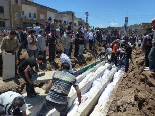 Mais de 100 pessoas foram mortas em massacre