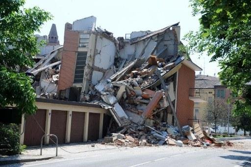 Terremoto destruiu edif&iacute;cios e f&aacute;bricas da regi&atilde;o nordeste da It&aacute;lia