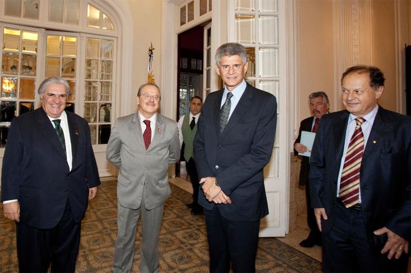 Tarso Genro se reuniu com representantes uruguaios em Montevid&eacute;u