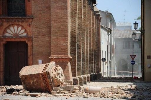 Catedral de Mirandola, na It&aacute;lia, ficou danificada ap&oacute;s o terremoto