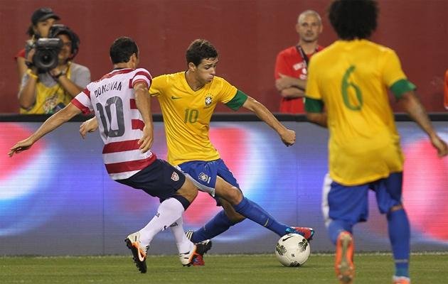 Meia Oscar vestiu a camisa 10 e teve &oacute;tima atua&ccedil;&atilde;o diante dos Estados Unidos
